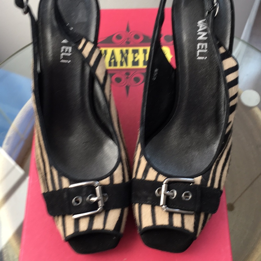 Vaneli Black & Cream zebra print peep toe 8.5